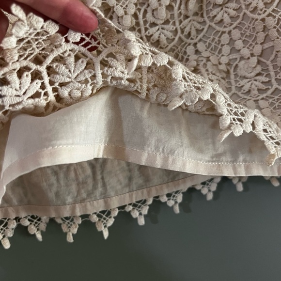 BB Dakota cream eyelet lined mini skirt size 4 side zip closure - Picture 6 of 6